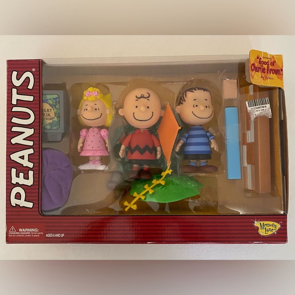 PEANUTS - VINTAGE FIGURE COLLECTION- NEW IN BOX